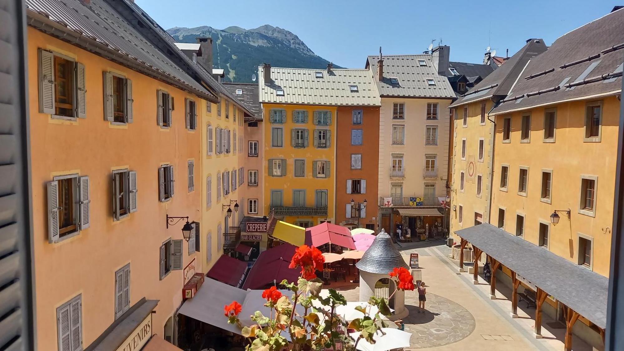 Appartement De Charme Le 1707 Au Coeur De La Cite Vauban Briancon  Exterior photo