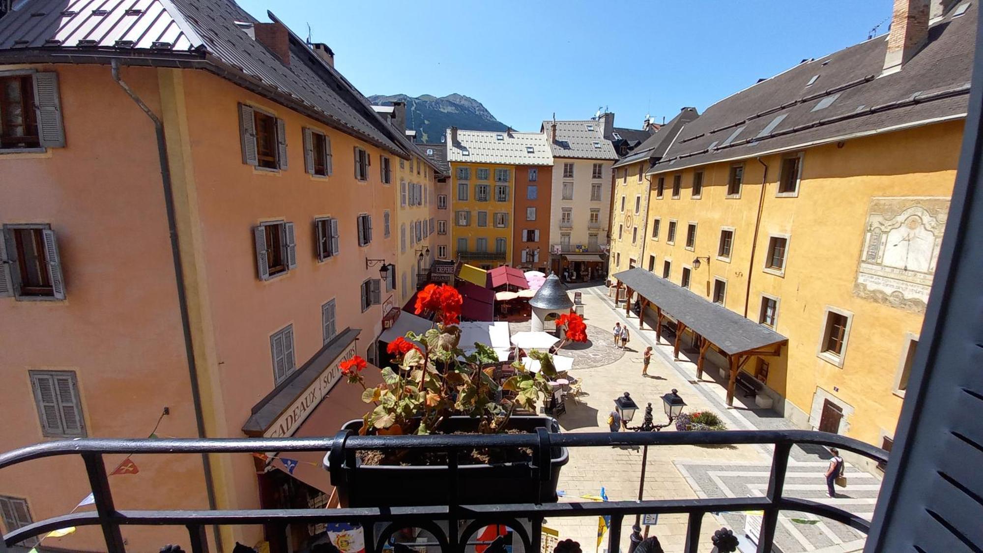 Appartement De Charme Le 1707 Au Coeur De La Cite Vauban Briancon  Exterior photo